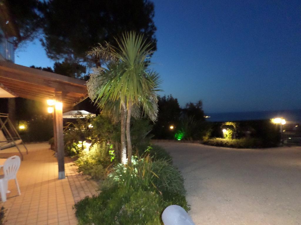 Bed And Breakfast " Il Tesoro Di Mario " Falconara Marittima Kültér fotó