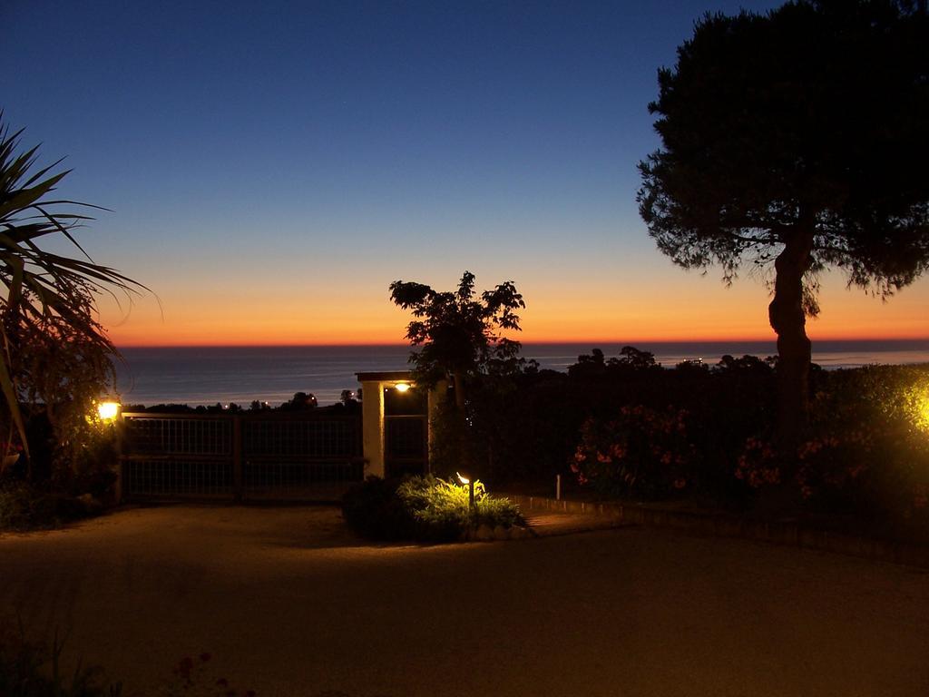 Bed And Breakfast " Il Tesoro Di Mario " Falconara Marittima Kültér fotó