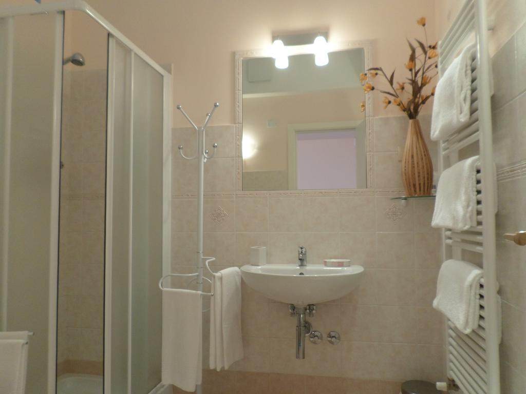 Bed And Breakfast " Il Tesoro Di Mario " Falconara Marittima Szoba fotó