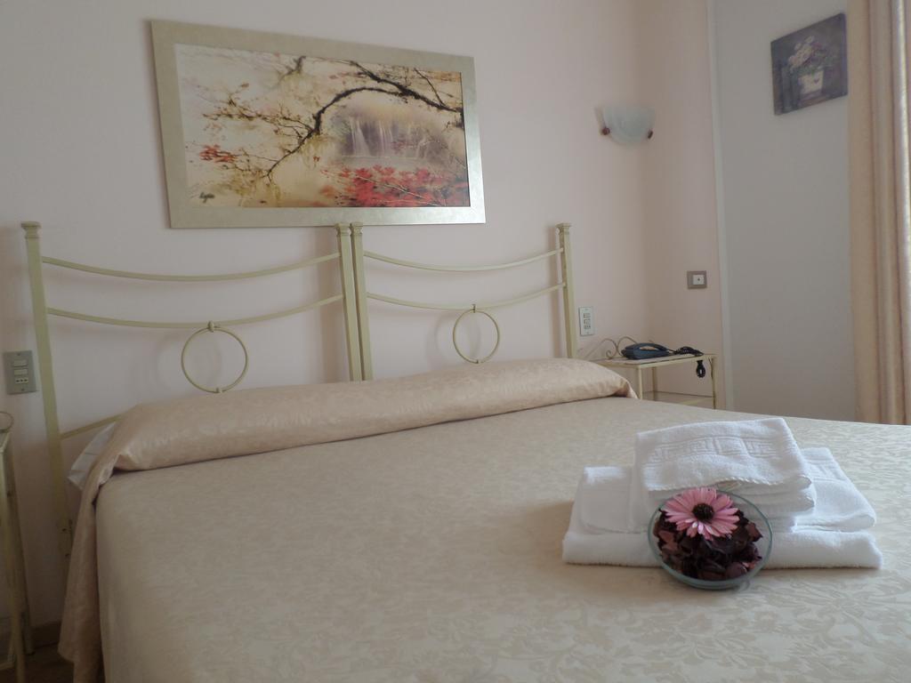 Bed And Breakfast " Il Tesoro Di Mario " Falconara Marittima Kültér fotó
