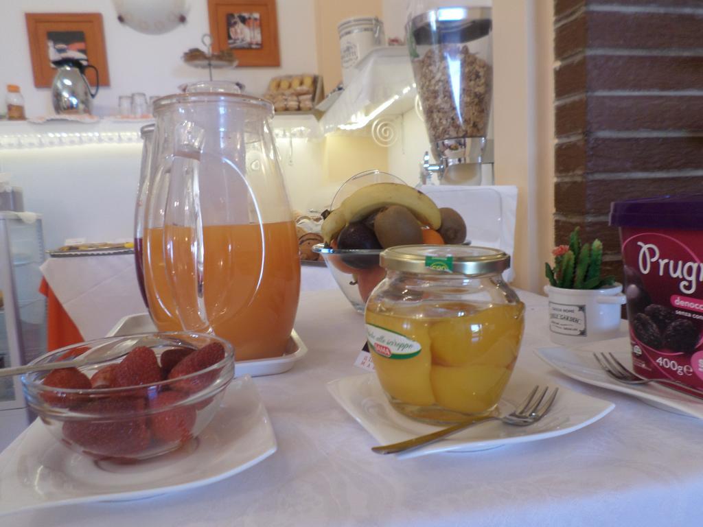 Bed And Breakfast " Il Tesoro Di Mario " Falconara Marittima Kültér fotó